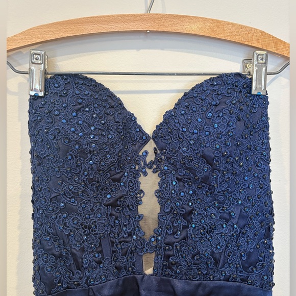 Polly Boutique Strapless Navy Blue Prom Dress With Slit and Appliqués Size 2 - Picture 4 of 10